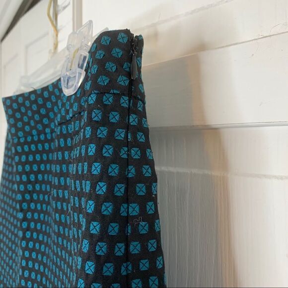 LOFT Professional Single Pleat Pencil Skirt - Picture 4 of 11